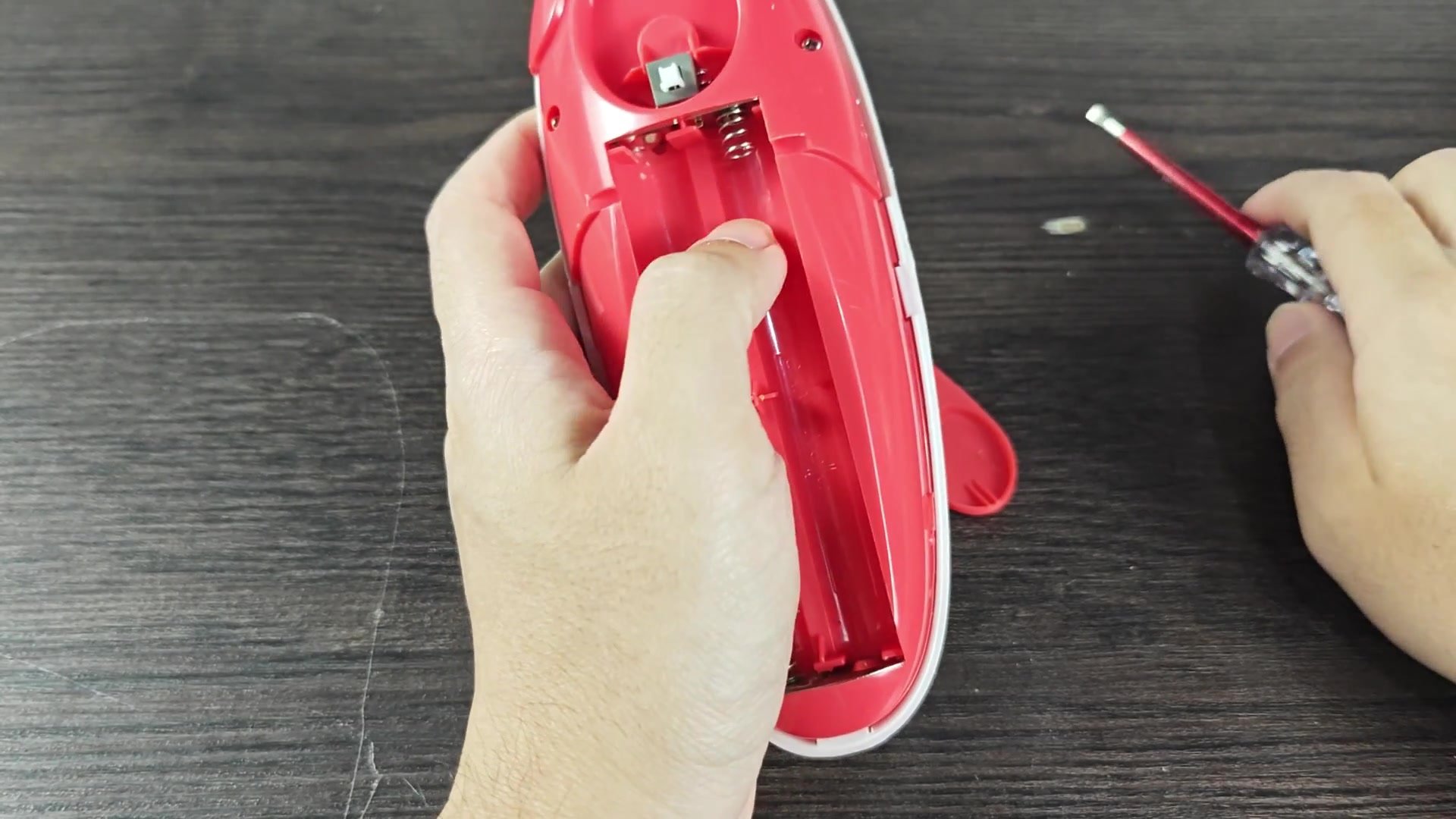 anyone-know-the-trick-to-opening-a-kitchen-mama-can-opener-2.jpg
