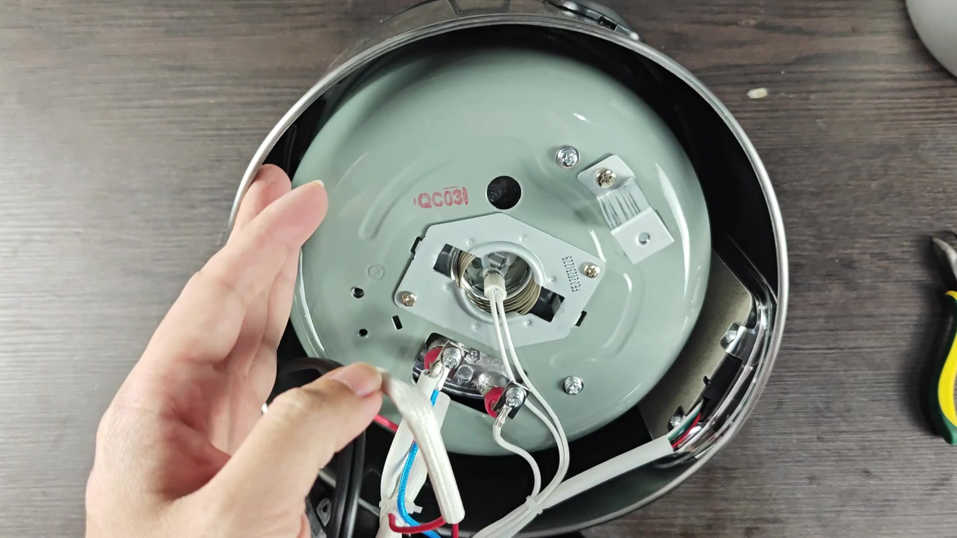 aroma-rice-cooker-dead-is-it-usually-just-the-fuse-3.jpg