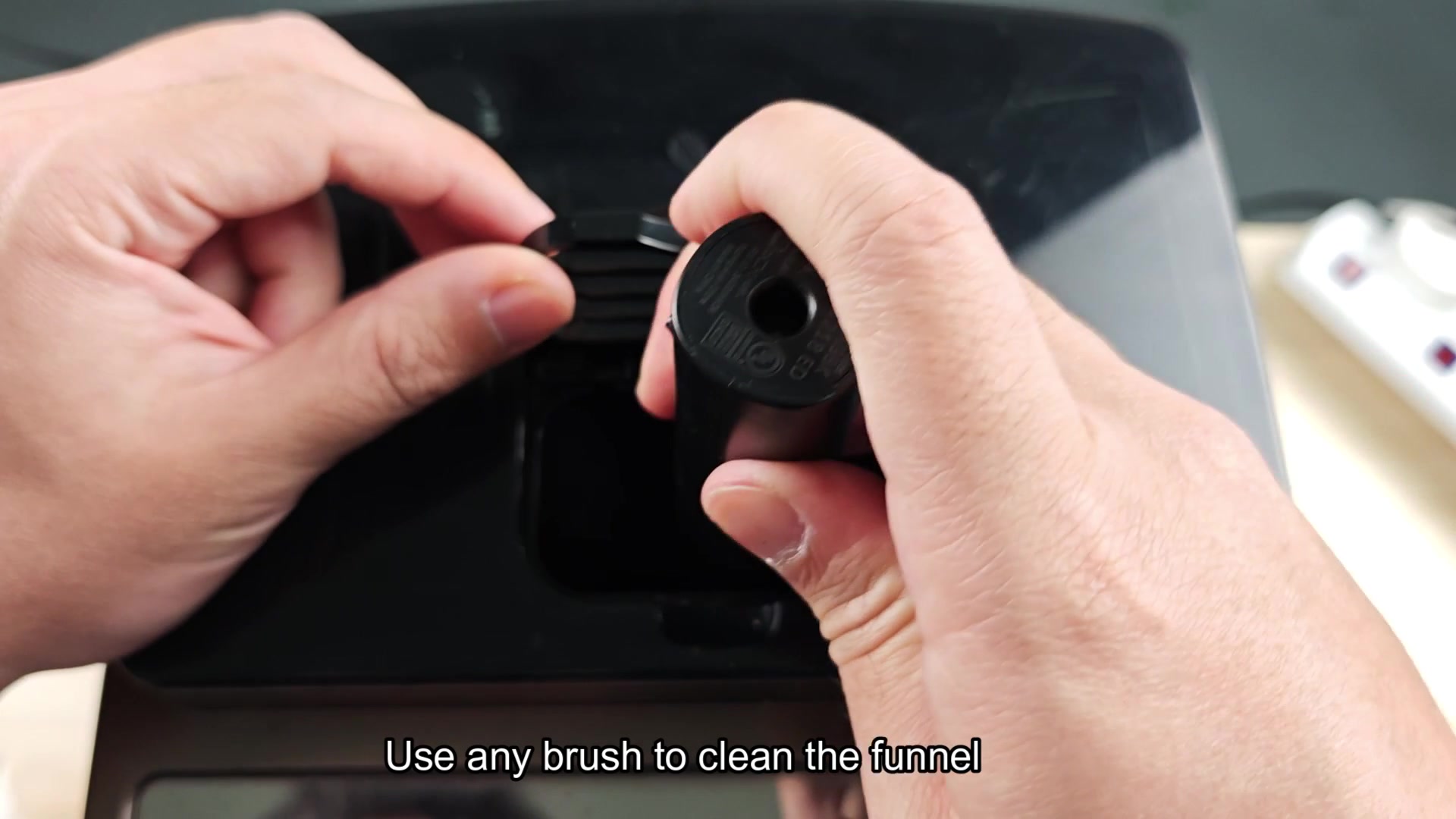 cleaning-the-pre-ground-funnel-on-a-magnifica-anything-i-m-missing-4.jpg