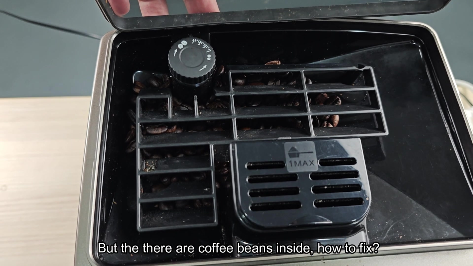 de-longhi-throwing-bean-empty-error-with-a-full-hopper-grind-too-fine-3.jpg