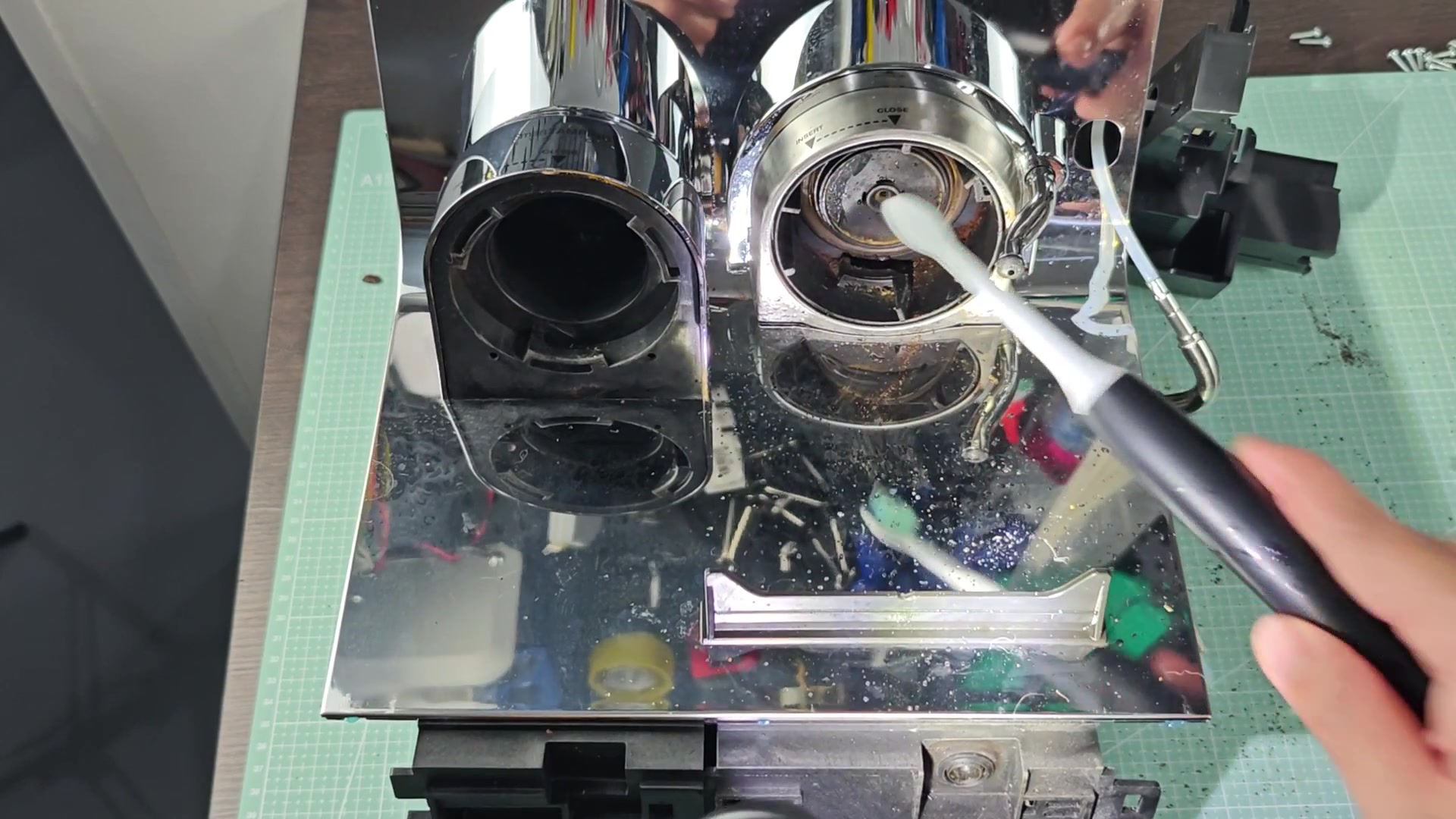 deep-cleaning-a-delonghi-la-specialista-how-often-is-realistic-4.jpg