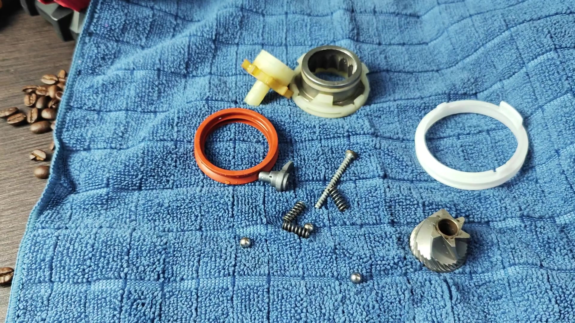 delonghi-grinder-won-t-spin-anyone-tackled-this-teardown-3.jpg