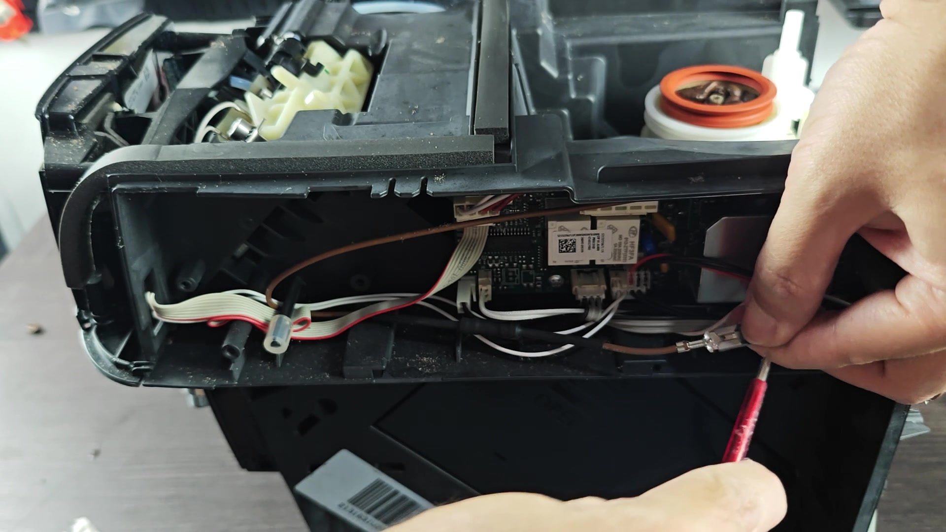 delonghi-magnifica-s-smart-won-t-power-on-fuse-worth-checking-4.jpg