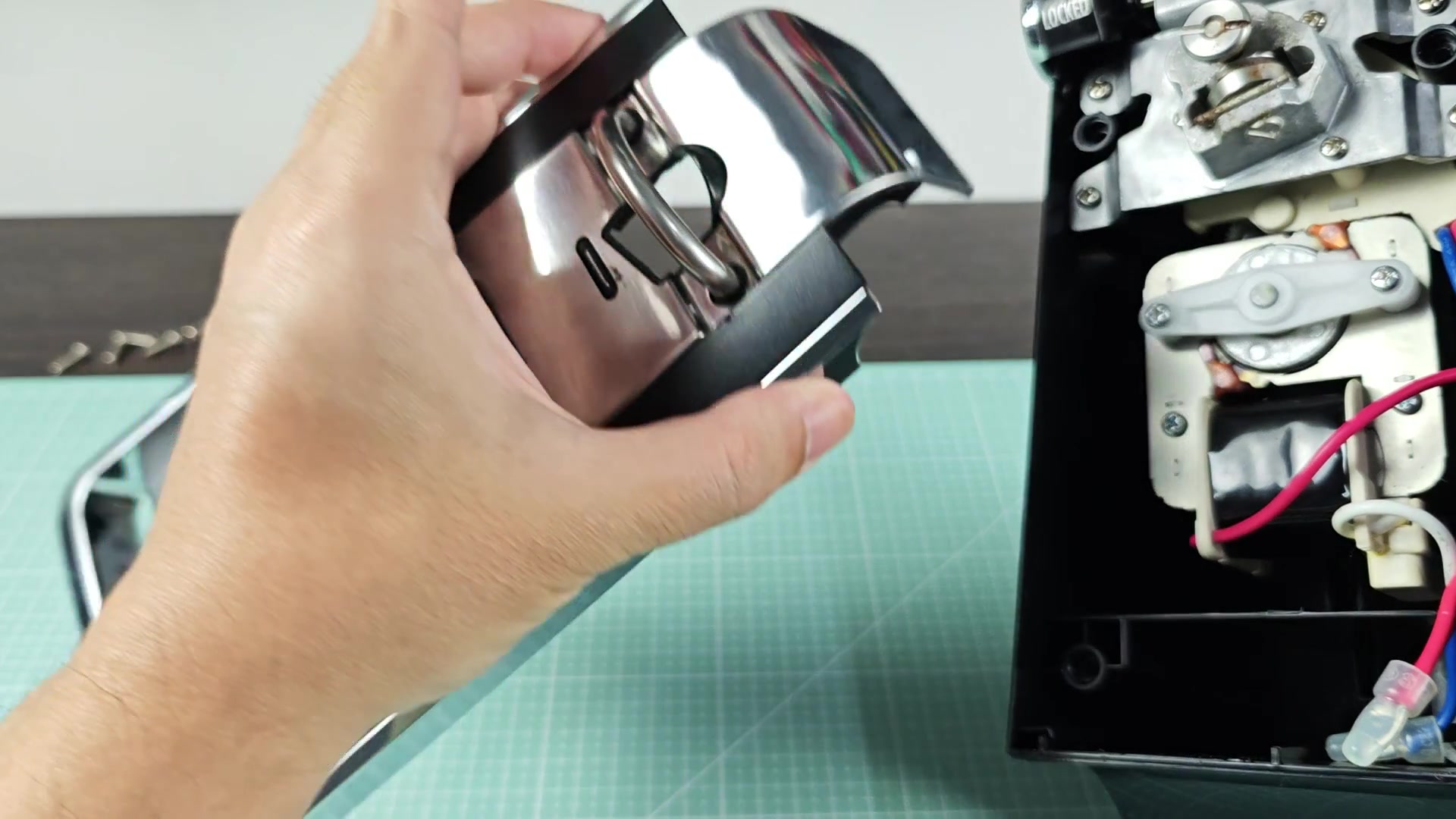 hamilton-beach-can-opener-teardown-just-the-back-screws-2.jpg