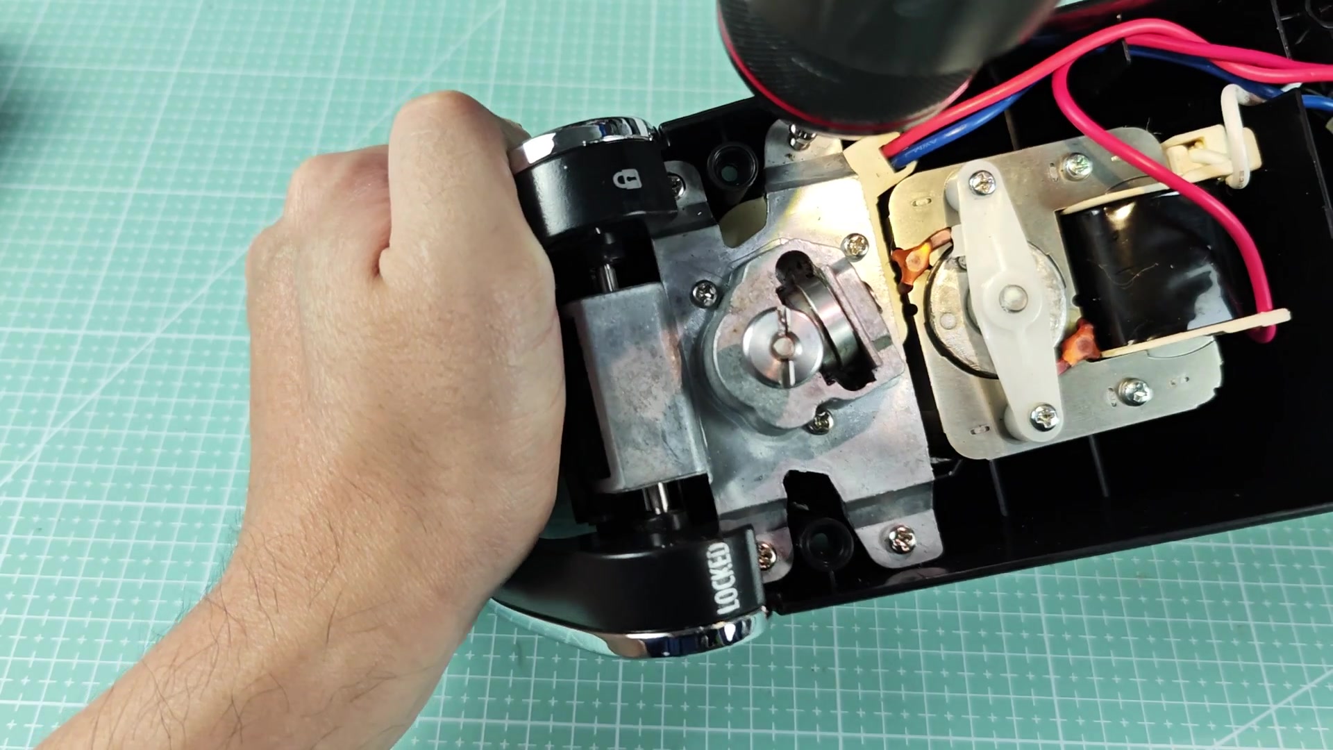 hamilton-beach-can-opener-teardown-just-the-back-screws-3.jpg
