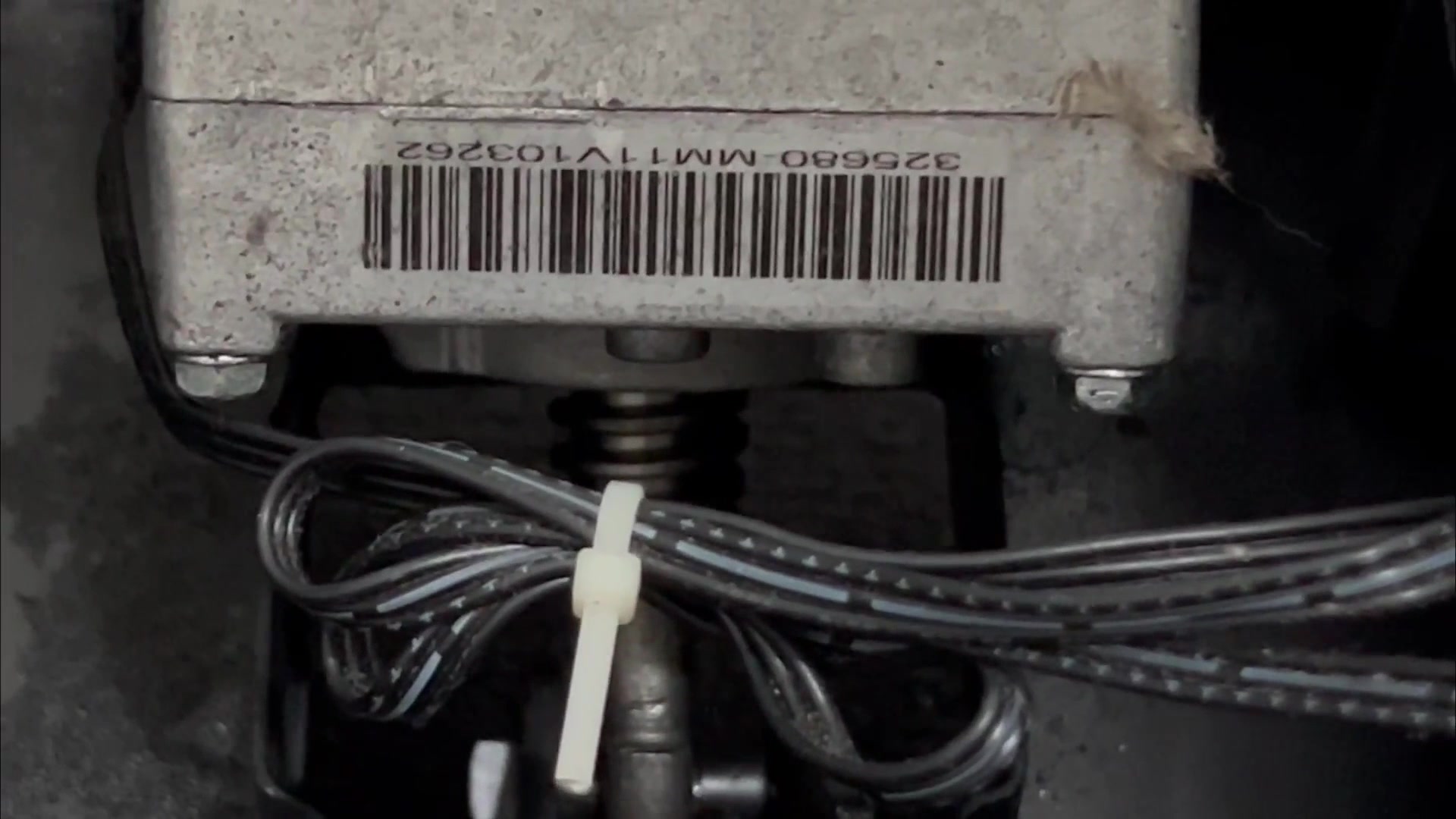 how-does-the-incline-motor-on-a-nordictrack-actually-lift-the-deck-2.jpg