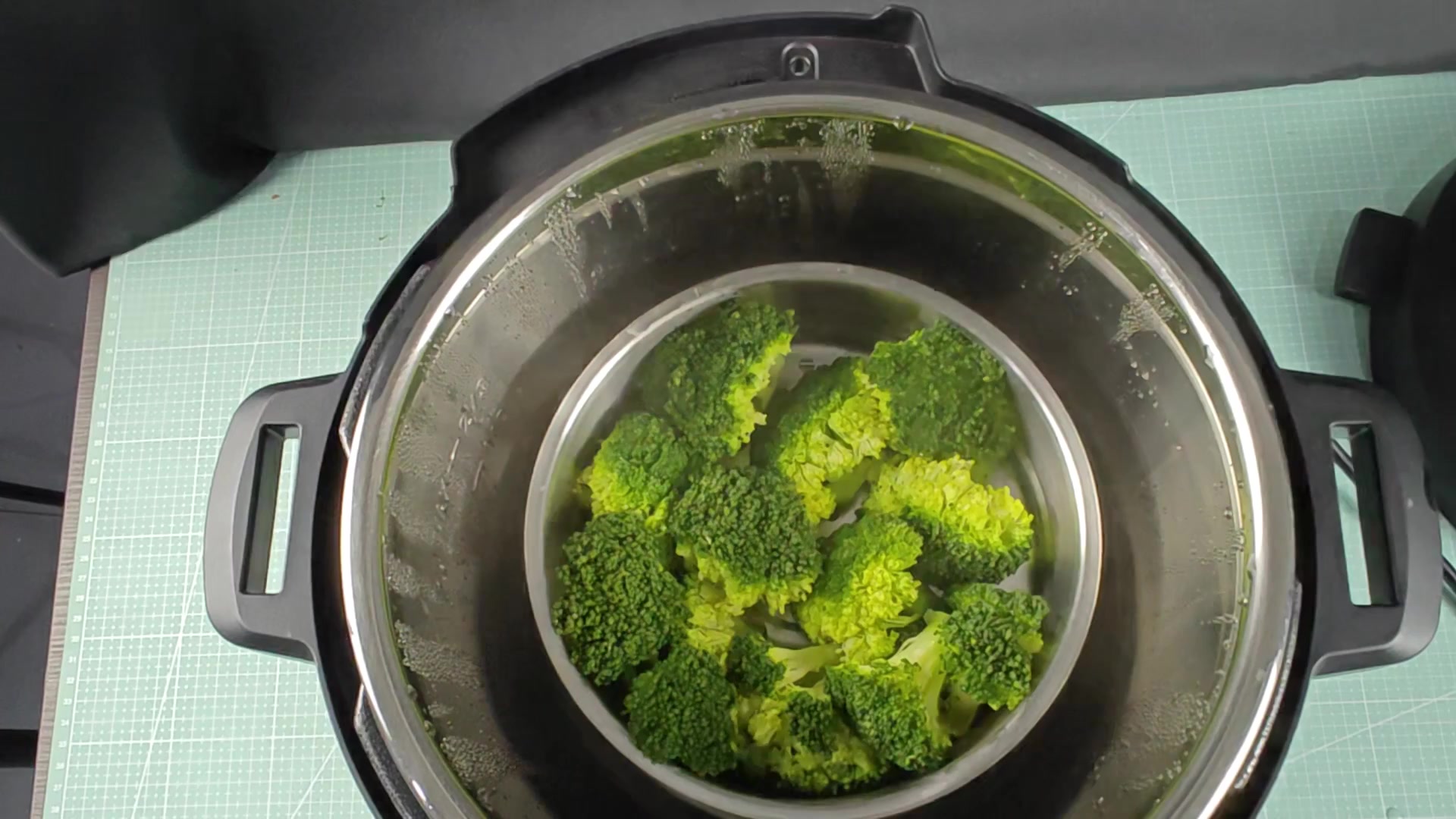 steaming-broccoli-in-the-instant-pot-1-minute-high-pressure-anyone-else-do-it-this-way-6.jpg