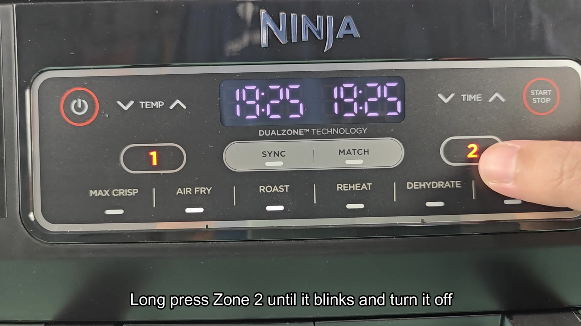 stopping-just-one-zone-on-the-ninja-foodi-dual-air-fryer-3.jpg