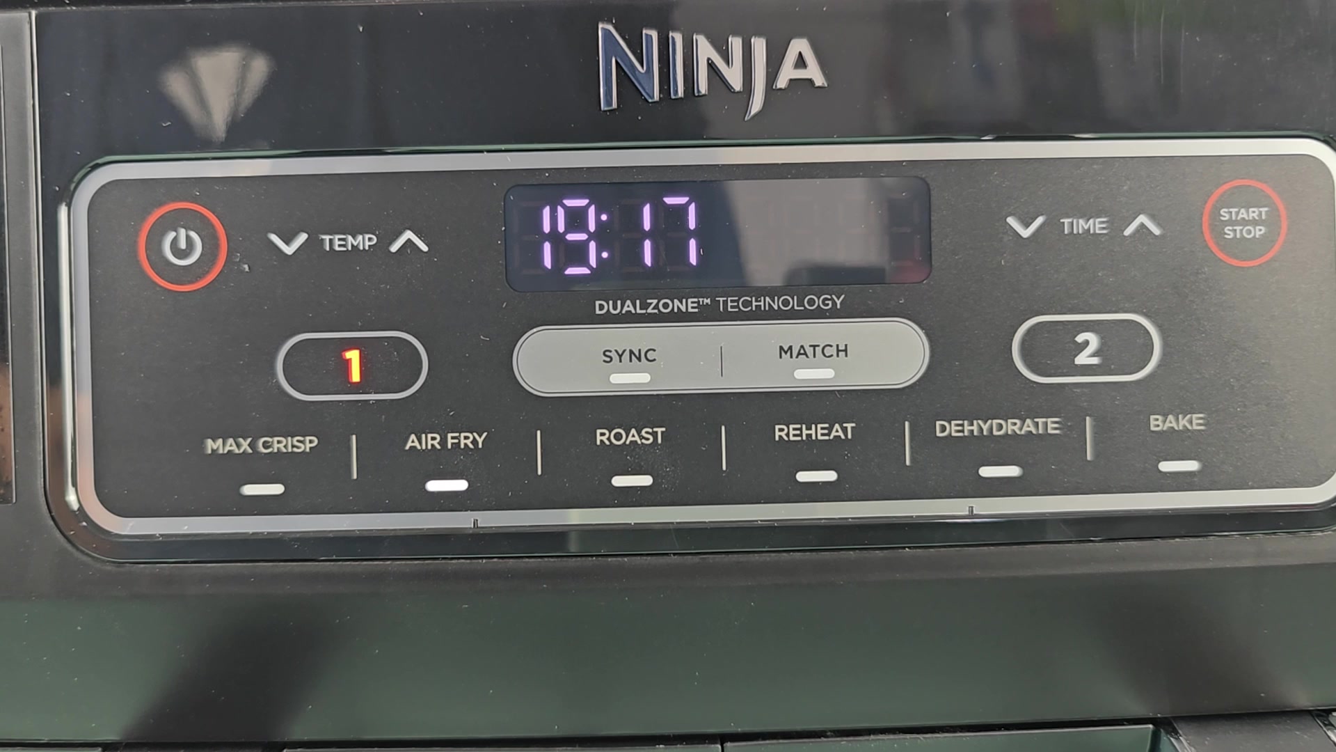 stopping-just-one-zone-on-the-ninja-foodi-dual-air-fryer-4.jpg