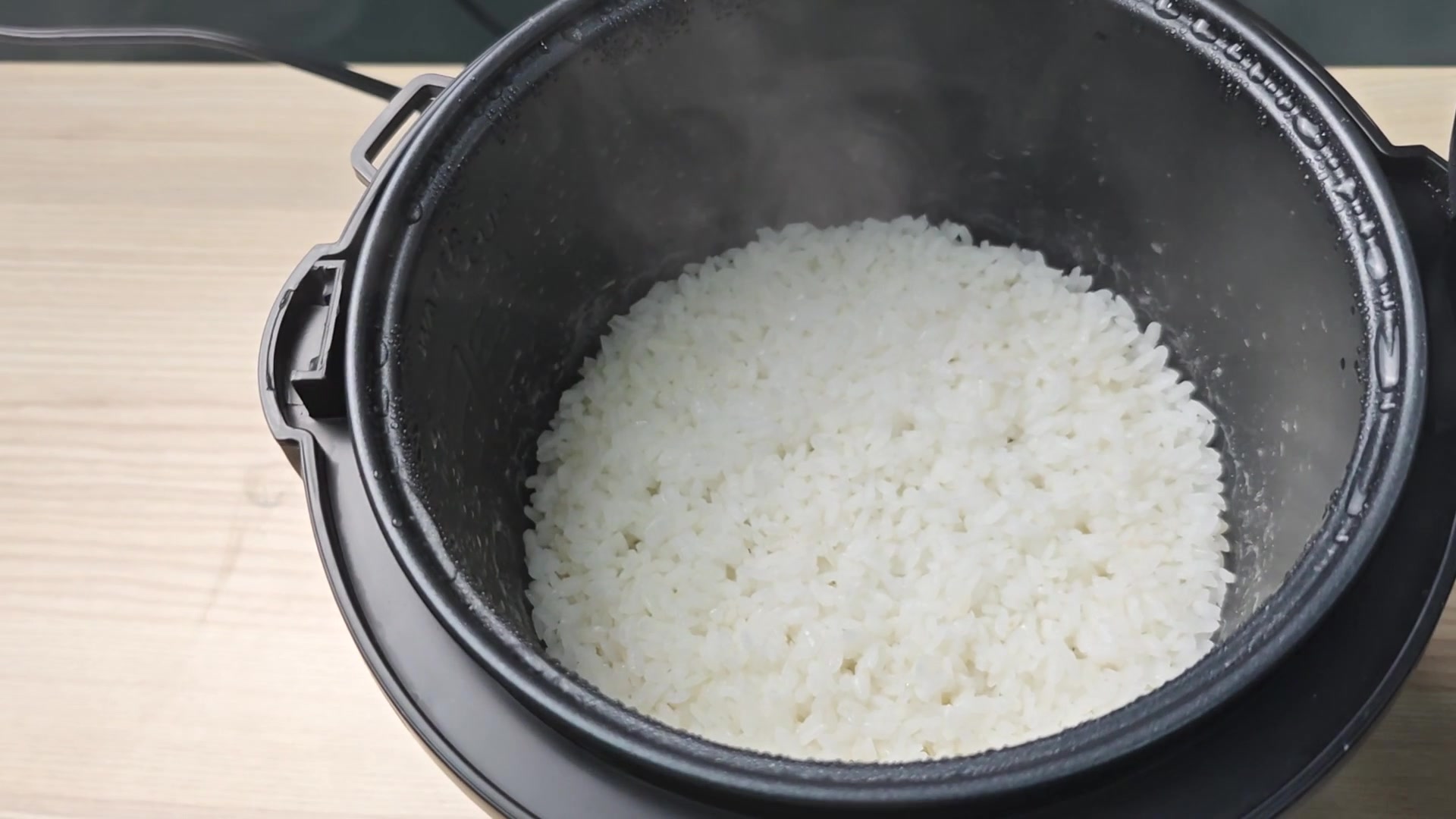 sushi-rice-in-an-aroma-cooker-is-1-1-water-ratio-actually-right-6.jpg