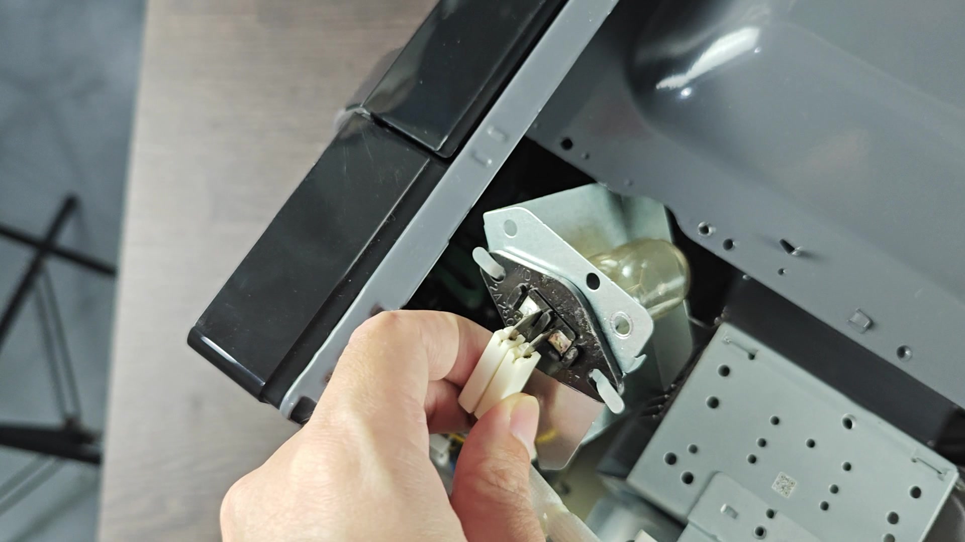 swapping-the-bulb-in-a-sharp-microwave-anything-tricky-to-watch-for-4.jpg