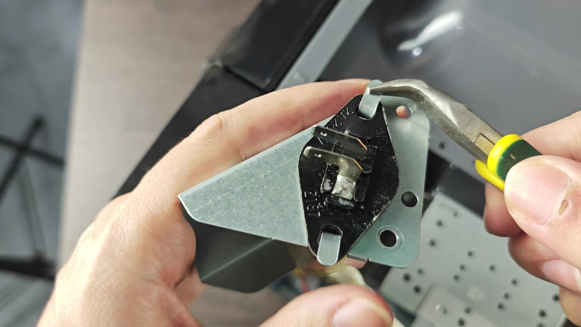 swapping-the-bulb-in-a-sharp-microwave-anything-tricky-to-watch-for-7.jpg