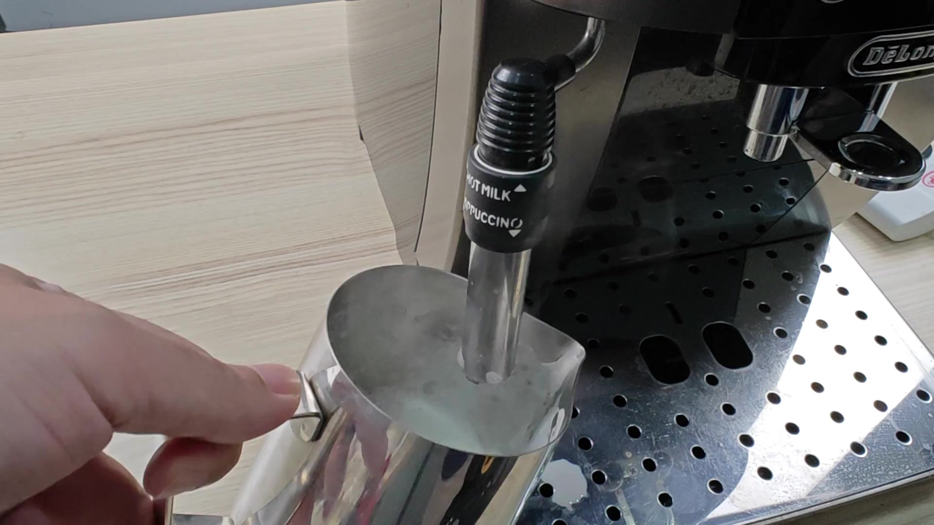 what-s-the-proper-way-to-clean-the-milk-frother-on-a-de-longhi-1.jpg