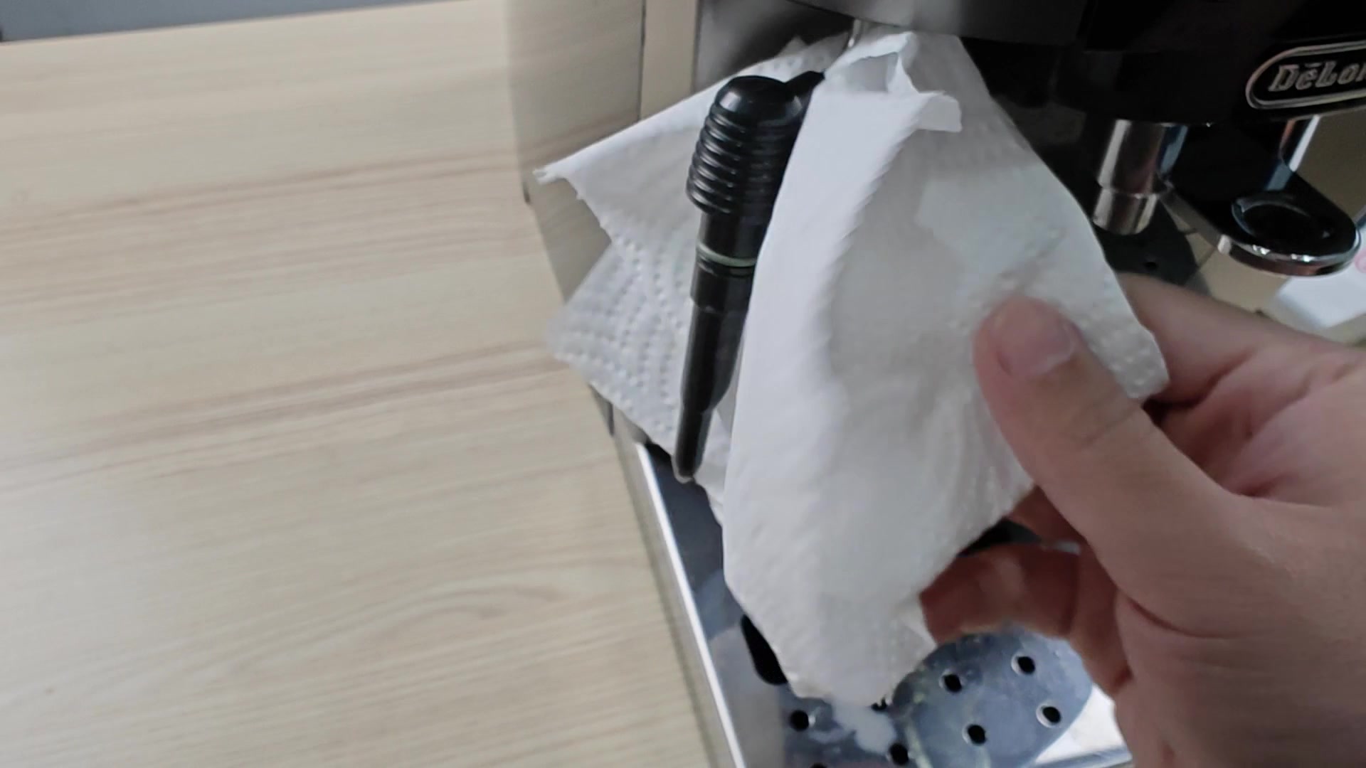 what-s-the-proper-way-to-clean-the-milk-frother-on-a-de-longhi-5.jpg