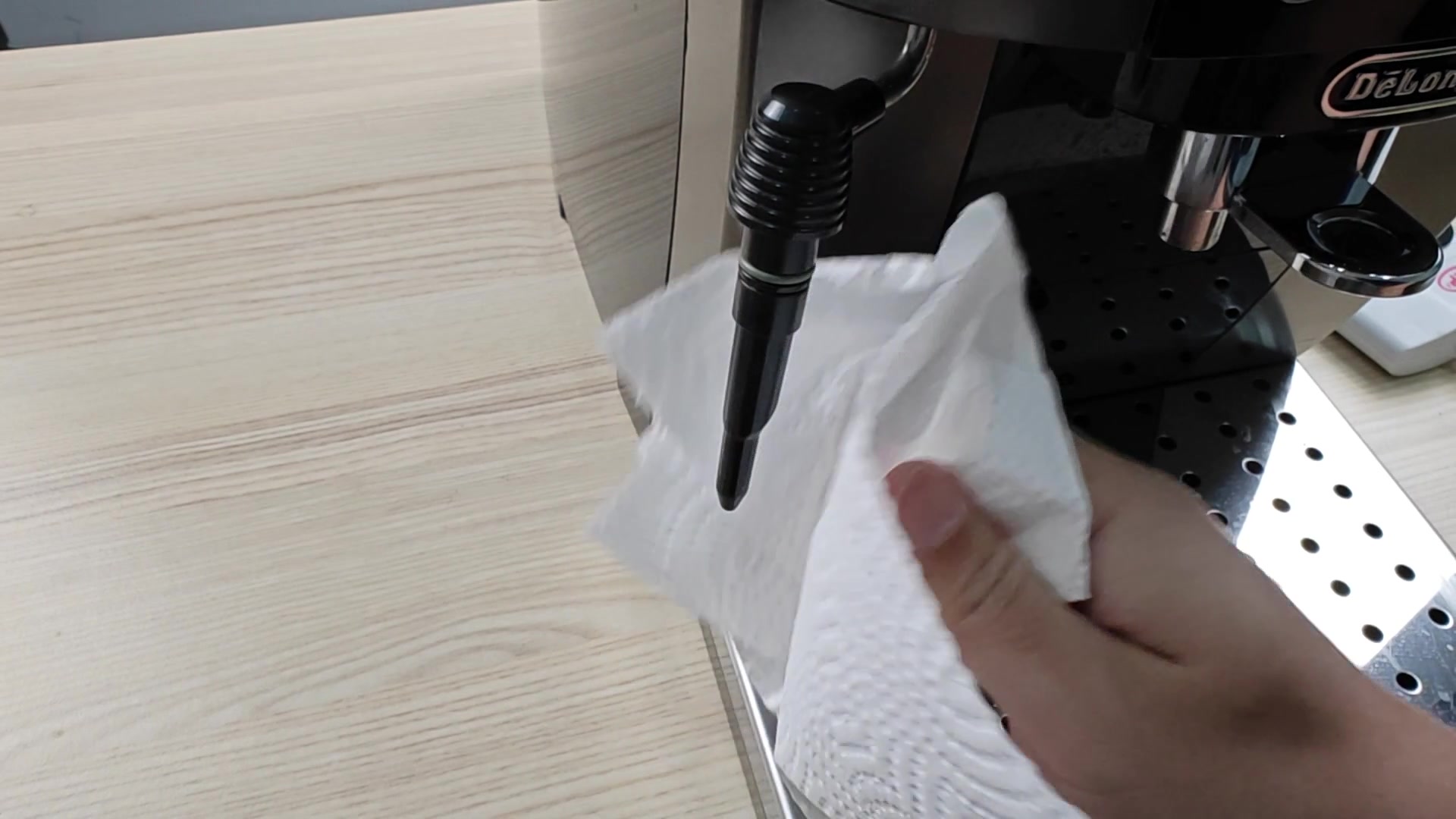 what-s-the-proper-way-to-clean-the-milk-frother-on-a-de-longhi-6.jpg