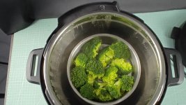 steaming-broccoli-in-the-instant-pot-1-minute-high-pressure-anyone-else-do-it-this-way-6.jpg