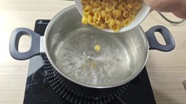 small-shell-pasta-portion-check-100g-dry-per-person-sound-right-2.jpg
